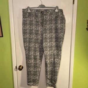 NWOT. High Rise Snakeskin Skinny Jeans. Gray.

Plus Size 22W